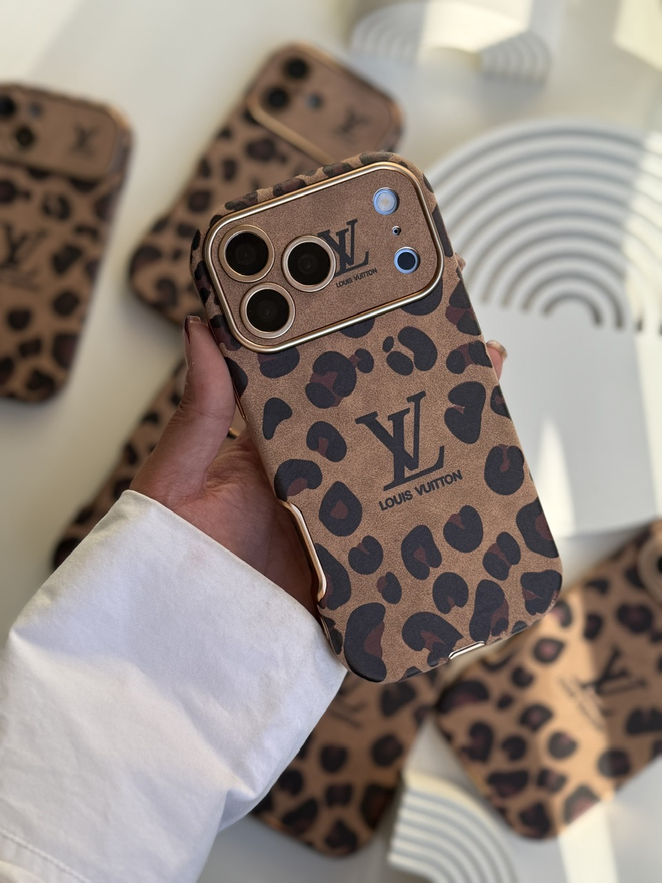 قاب  Louis Vuitton Leopard Golden