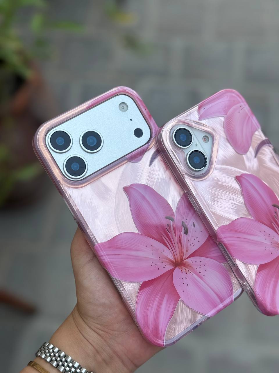 قاب آیفون Lily Pink