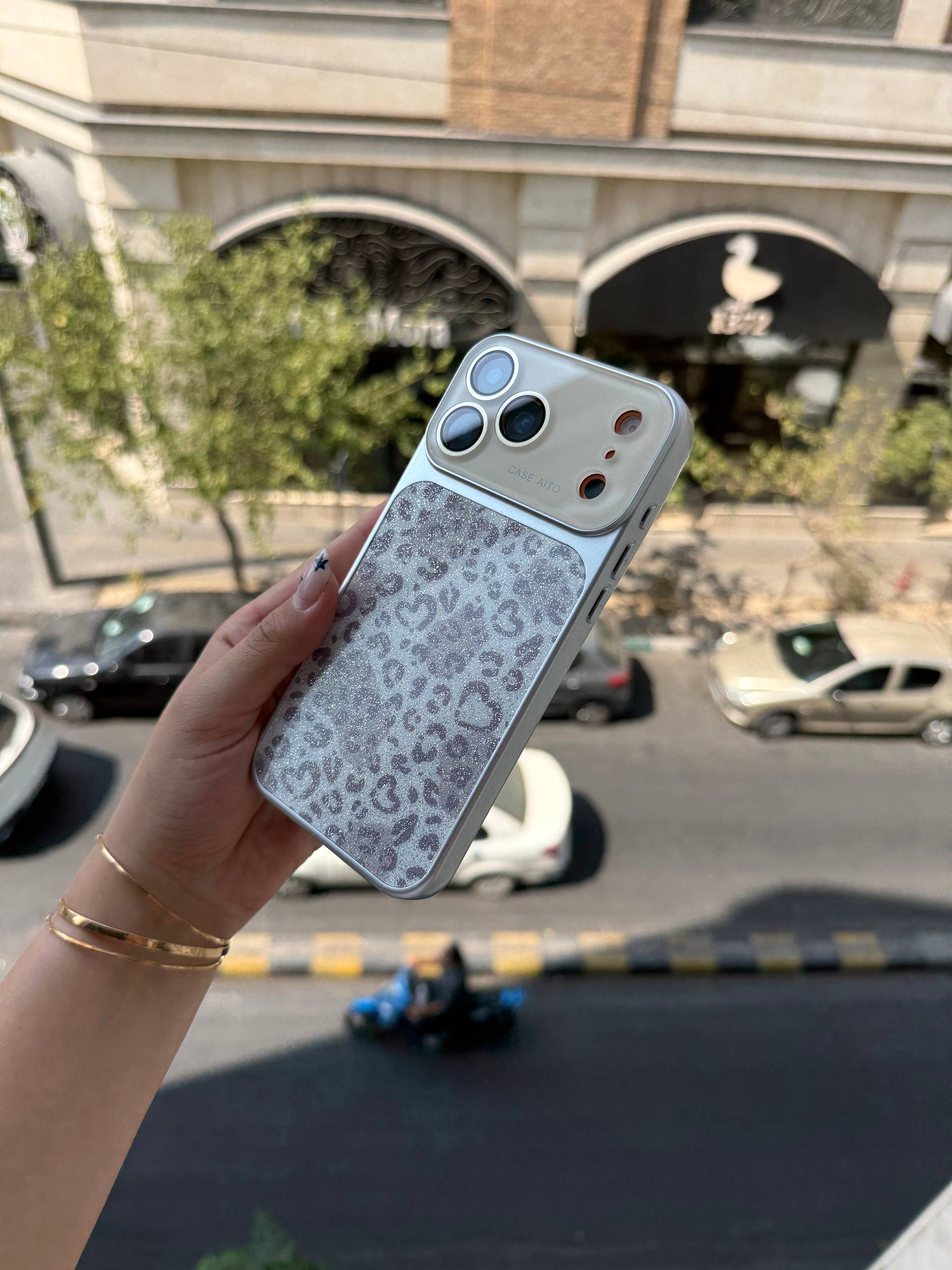 قاب آیفون پلنگی قلبی اكليلی