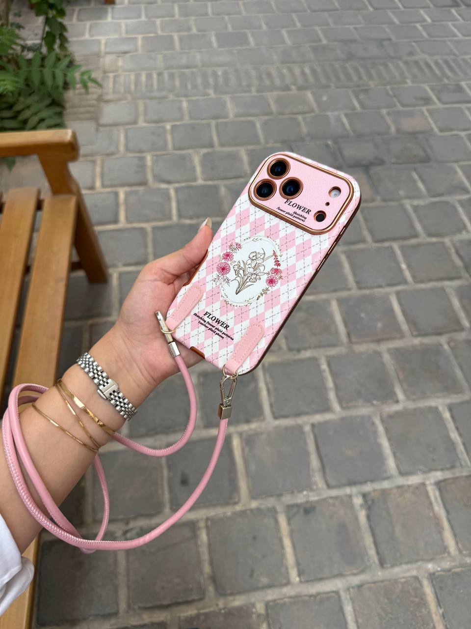 قاب آیفون فلاور رز صورتی