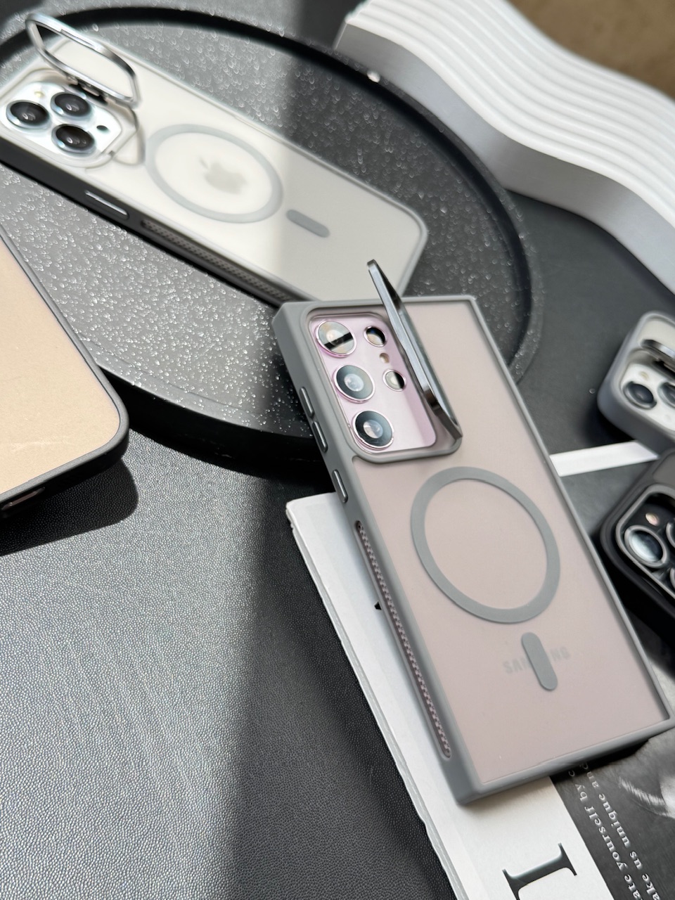 قاب Matte CasePro Lens with MagSafe استند شو با لنز رینگی