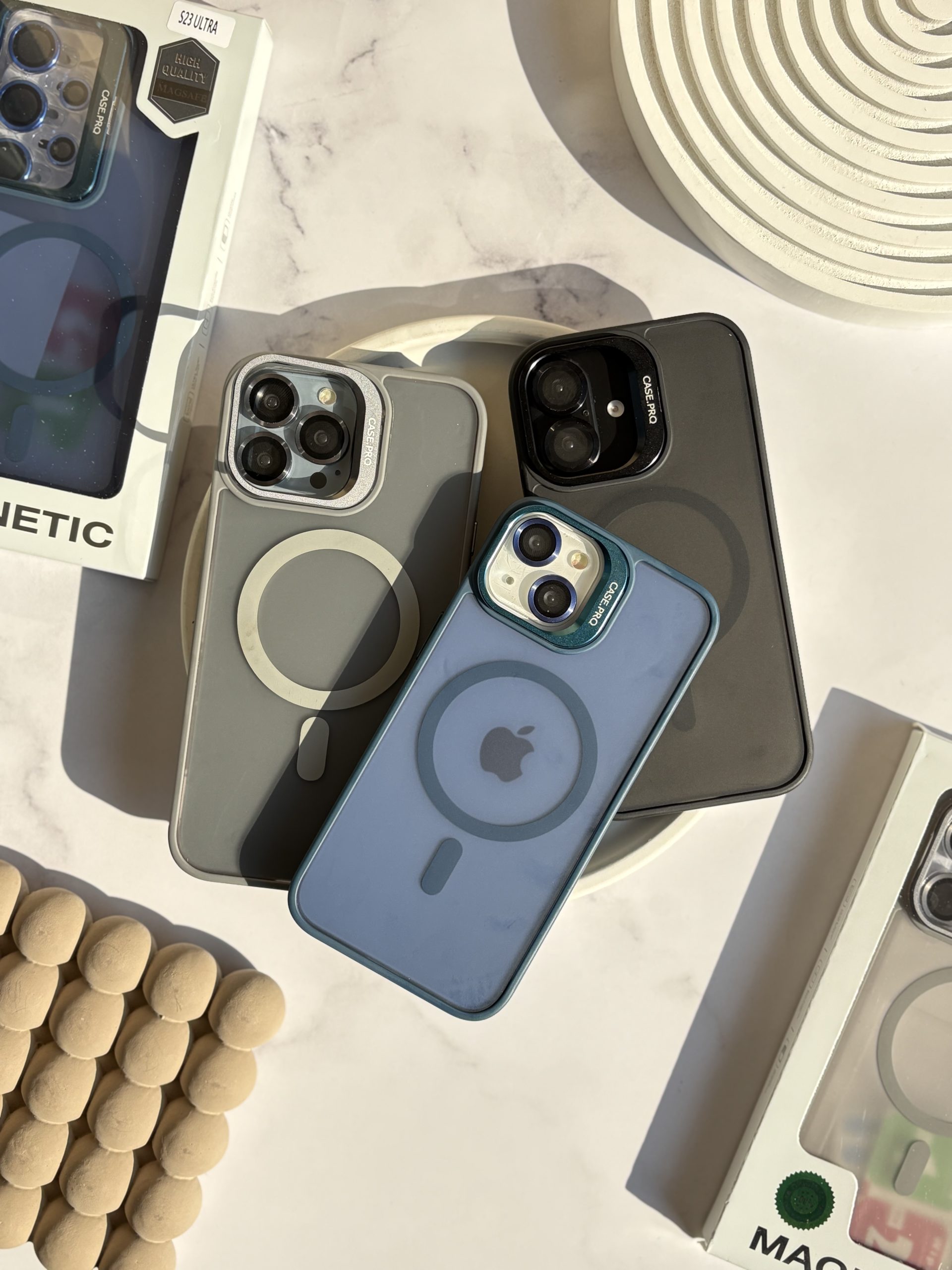 قاب Matte CasePro Lens with MagSafe استند شو با لنز رینگی