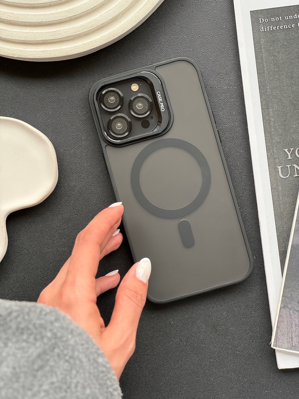 قاب Matte CasePro Lens with MagSafe استند شو با لنز رینگی
