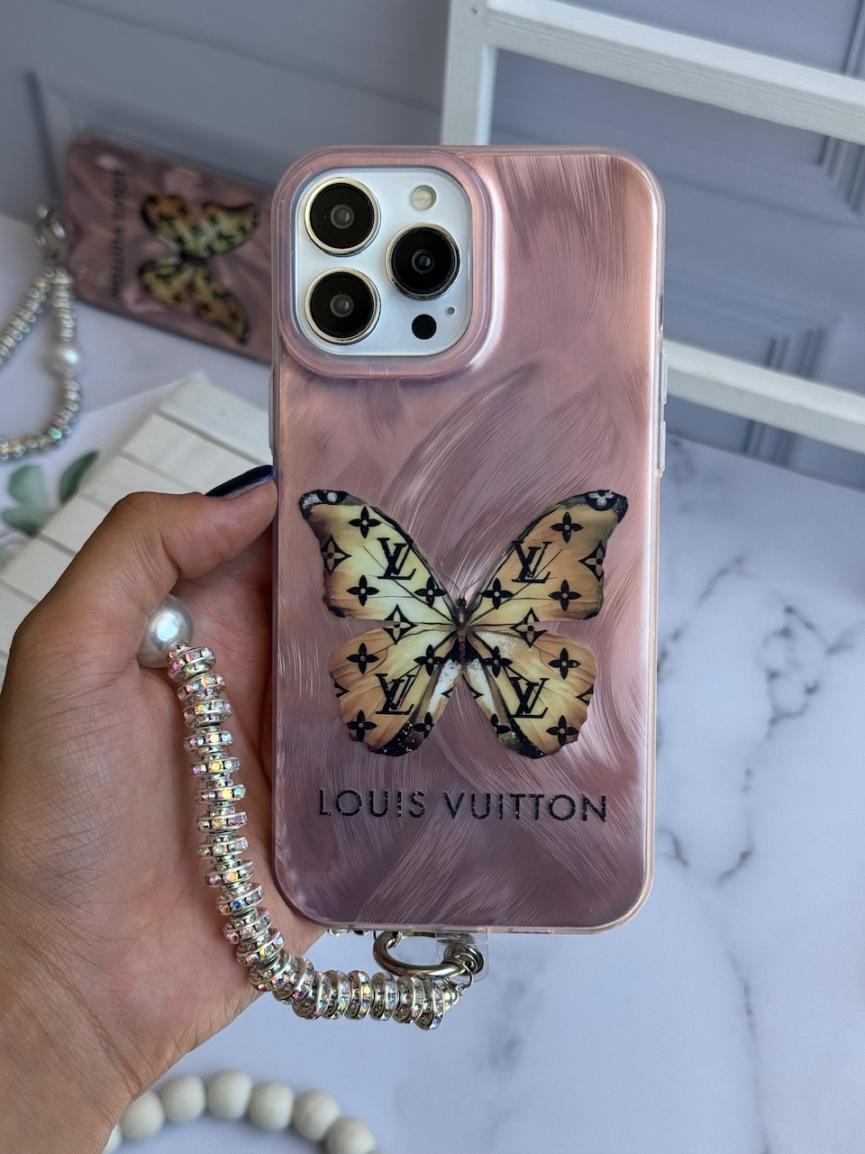 قاب پروانه Louis Vuitton با آویز