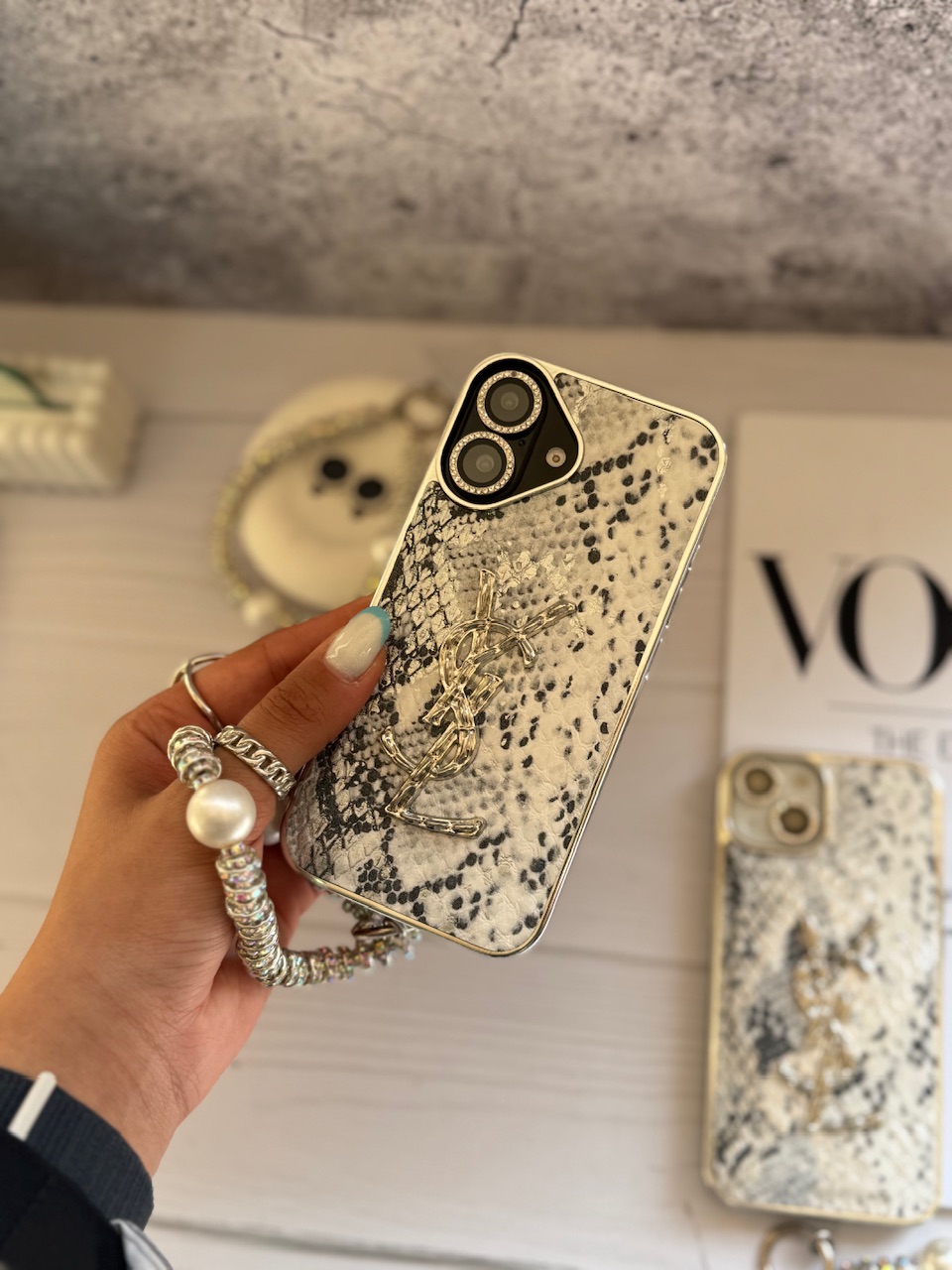 قاب YSL پایتون با آویز و محافظ لنز نگین دار