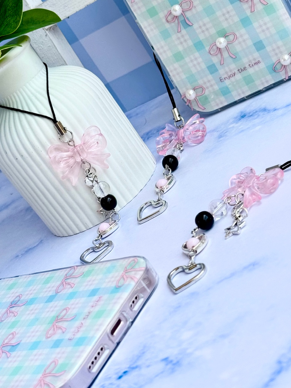 قاب Pink Seoul با آویز